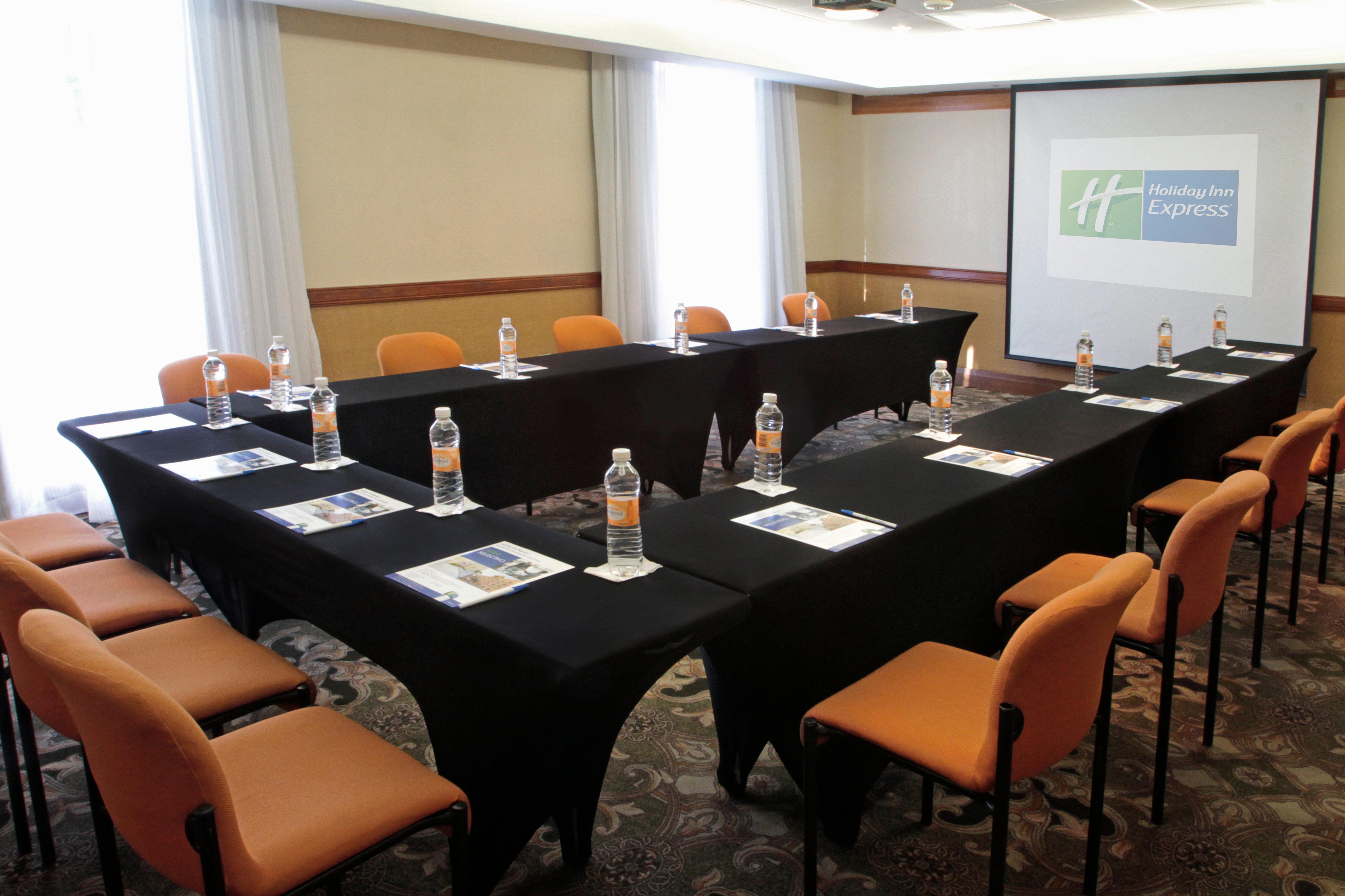 Holiday Inn Express Monterrey Galerias-San Jeronimo By Ihg Buitenkant foto